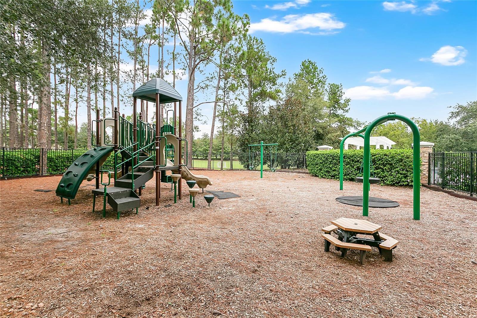 LAKES WINDERMERE PH 01 49 108 - Residential