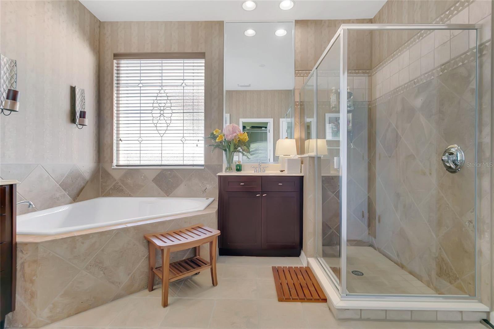 LAKES WINDERMERE PH 01 49 108 - Residential