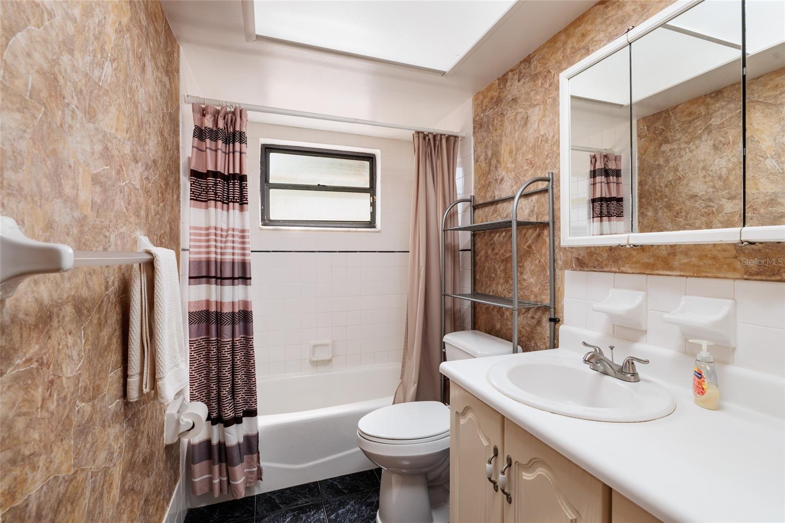 MEADOW LAWN 13TH ADD - Residential