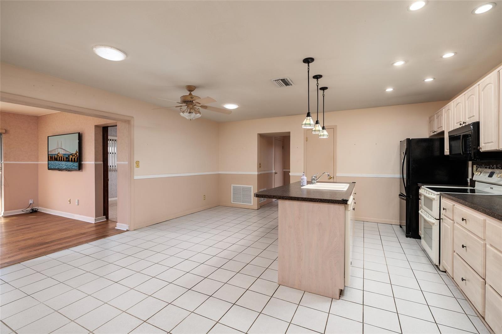 MEADOW LAWN 13TH ADD - Residential