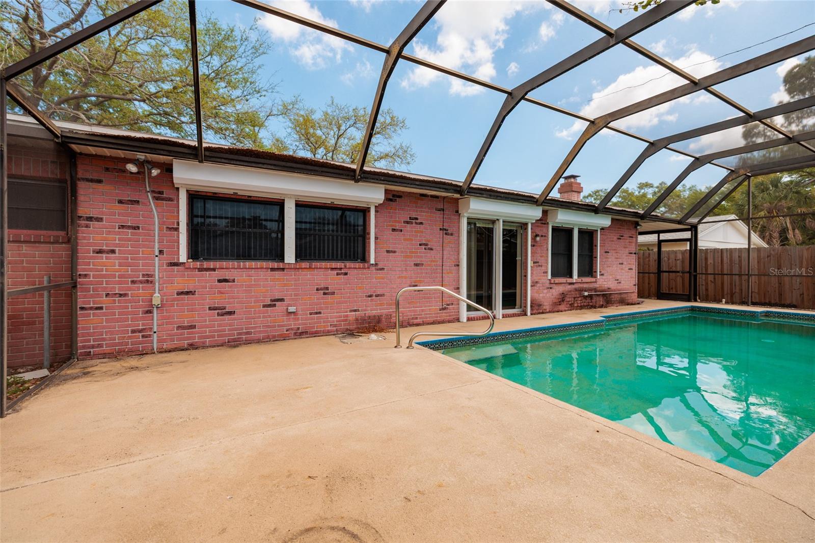 MEADOW LAWN 13TH ADD - Residential