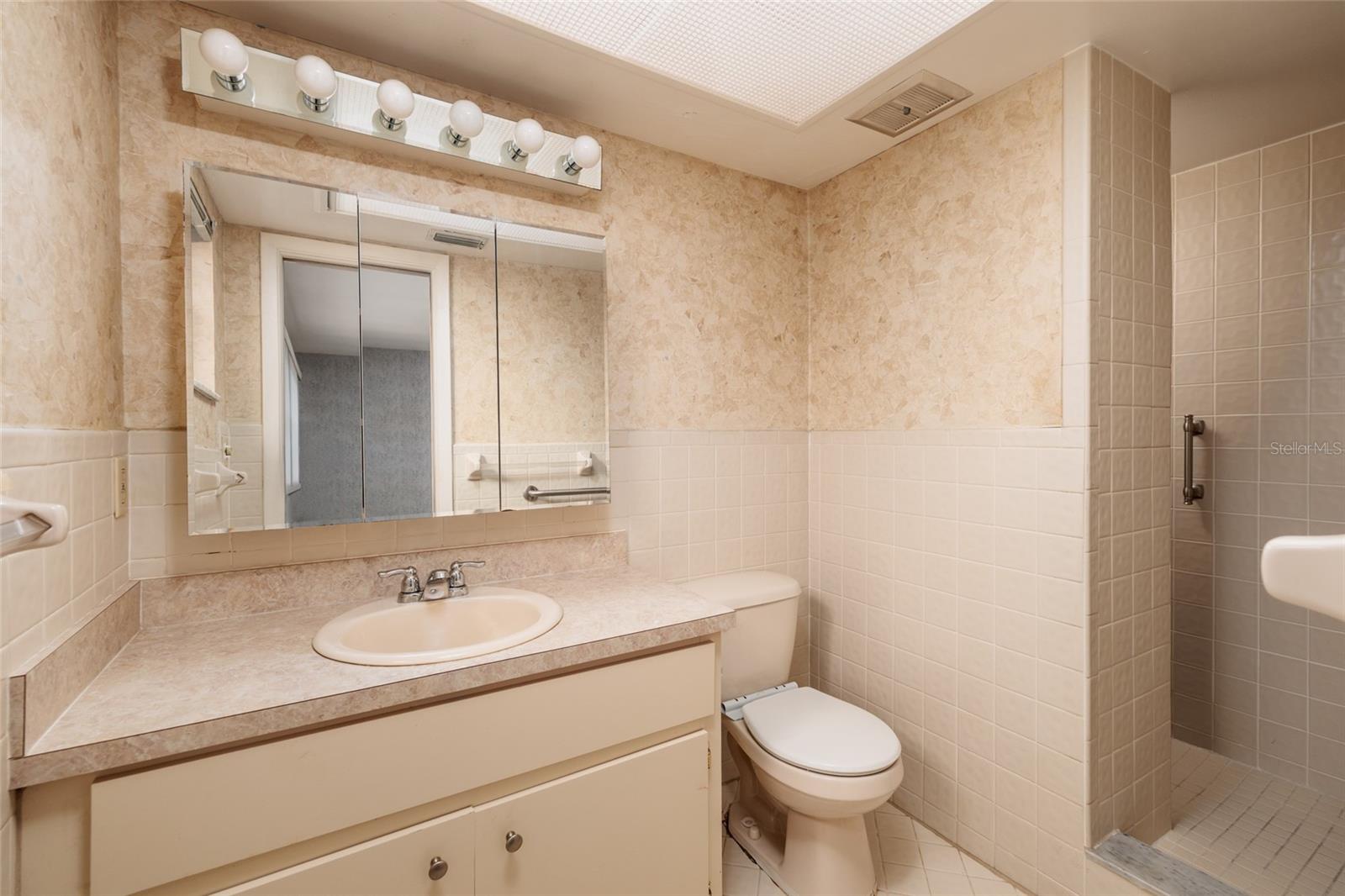 MEADOW LAWN 13TH ADD - Residential