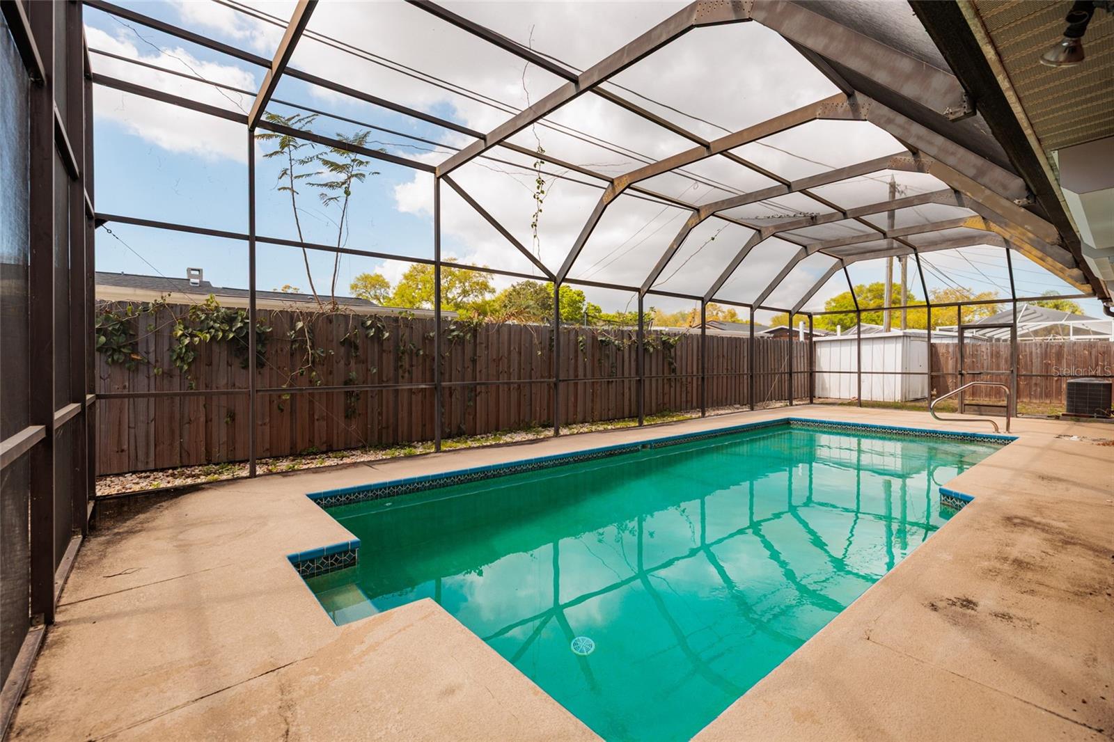 MEADOW LAWN 13TH ADD - Residential