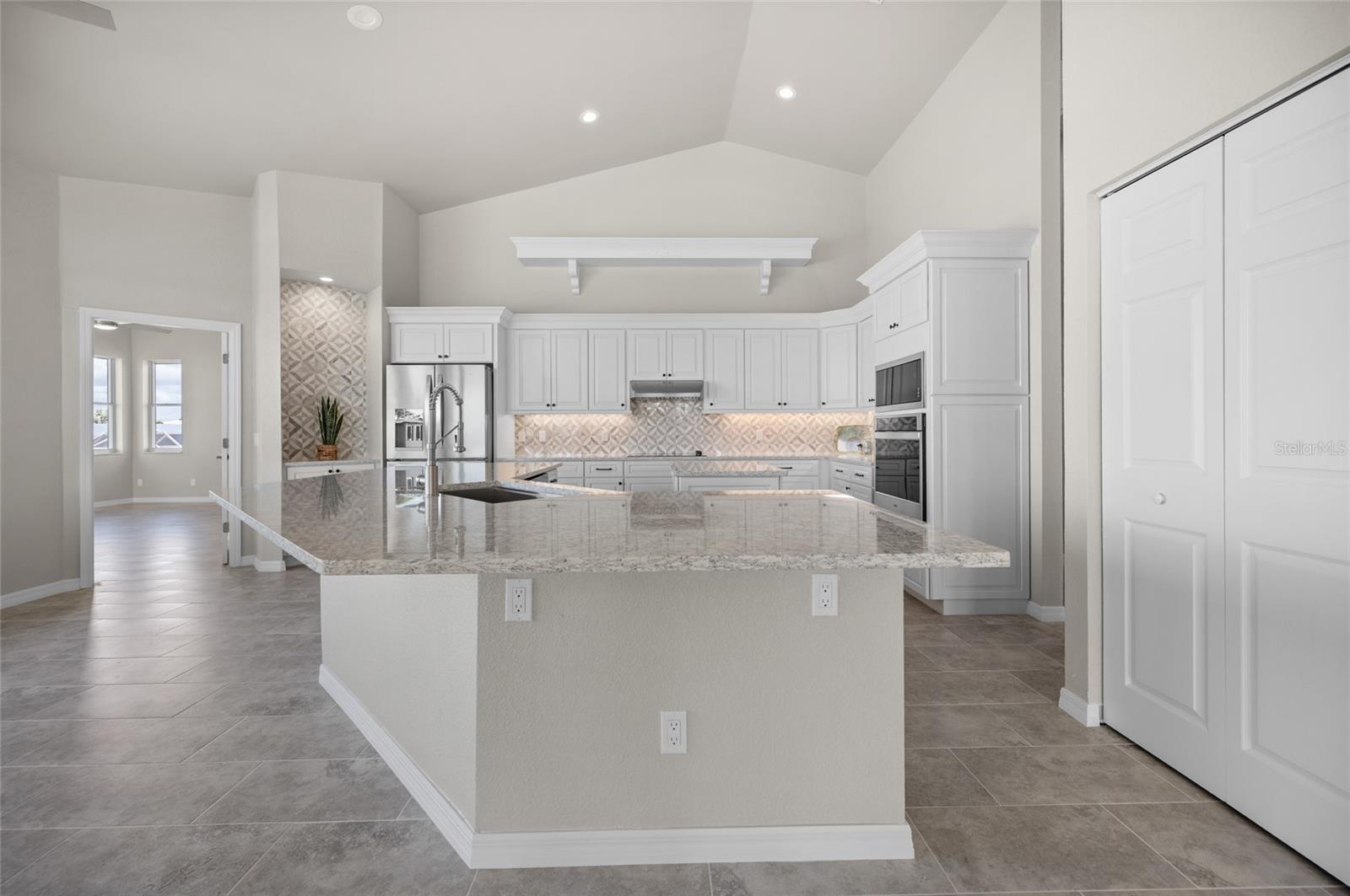 GROVE CITY SHORES - Residential