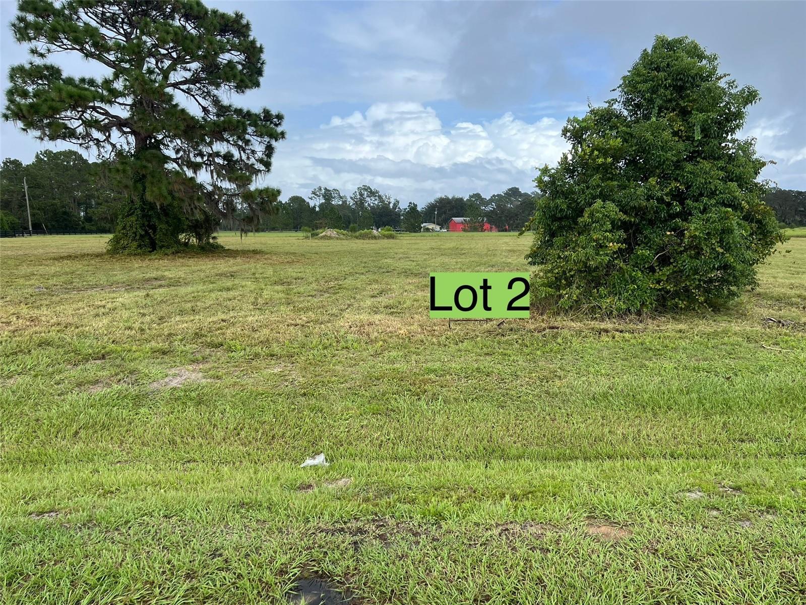 This is your chance to own an acre lot and build a custom-made house very close to Lake Dalhousie where you can enjoy boating, fishing, and skiing with your family and friends. Shoreline Ranch will be a gated community of 59 units only with at least an acre each parcel. Individual house construction is currently on-going and few houses are now standing and ready for move in. Bring your own developer and build your dream house anytime. Drive by at the community, stop at the Lake, and see it yourself. The Old City of Mount Dora is just less than 20 mins away. MCO is more than an hour away, including Disney. Stores such as Lowes, Publix, Starbucks, Mc Donalds, and other major establishments are just 17 minutes away from Shoreline Ranch.
