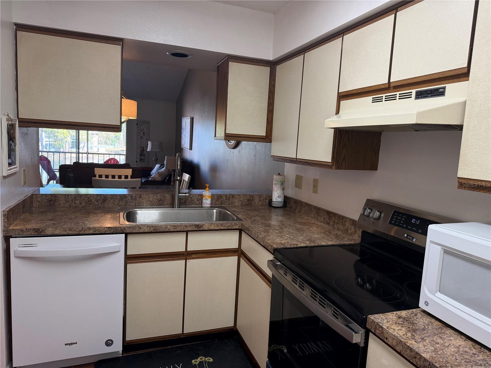 SUNNYBROOK CONDO 09 - Residential