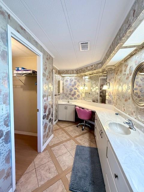 LAKESIDE HILLS ESTATES - Residential