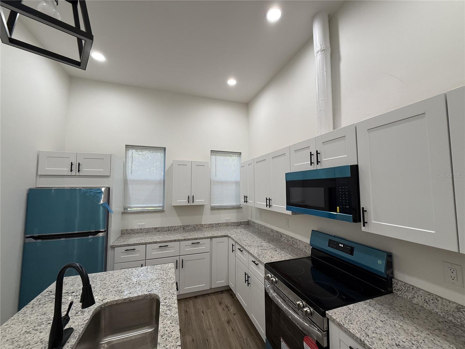 LINCOLN PARK - Residential Lease