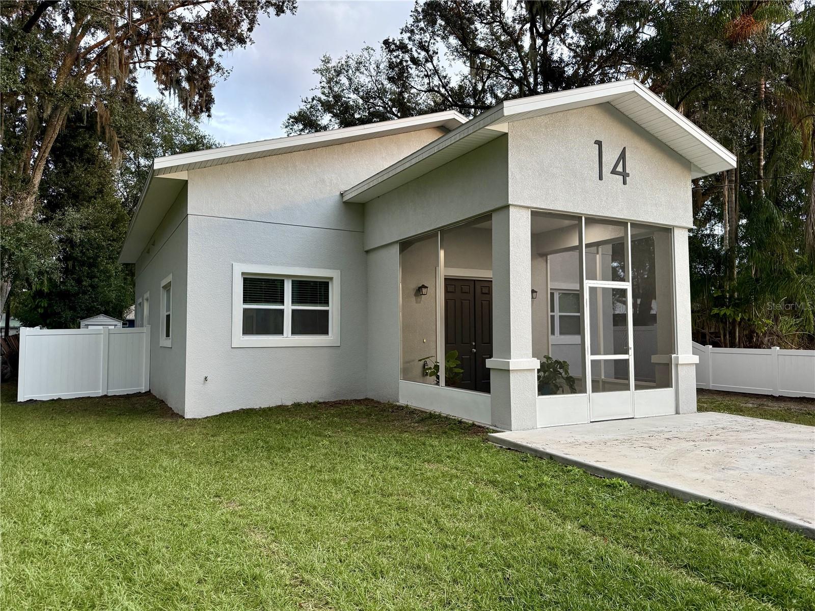 LINCOLN PARK - Residential Lease