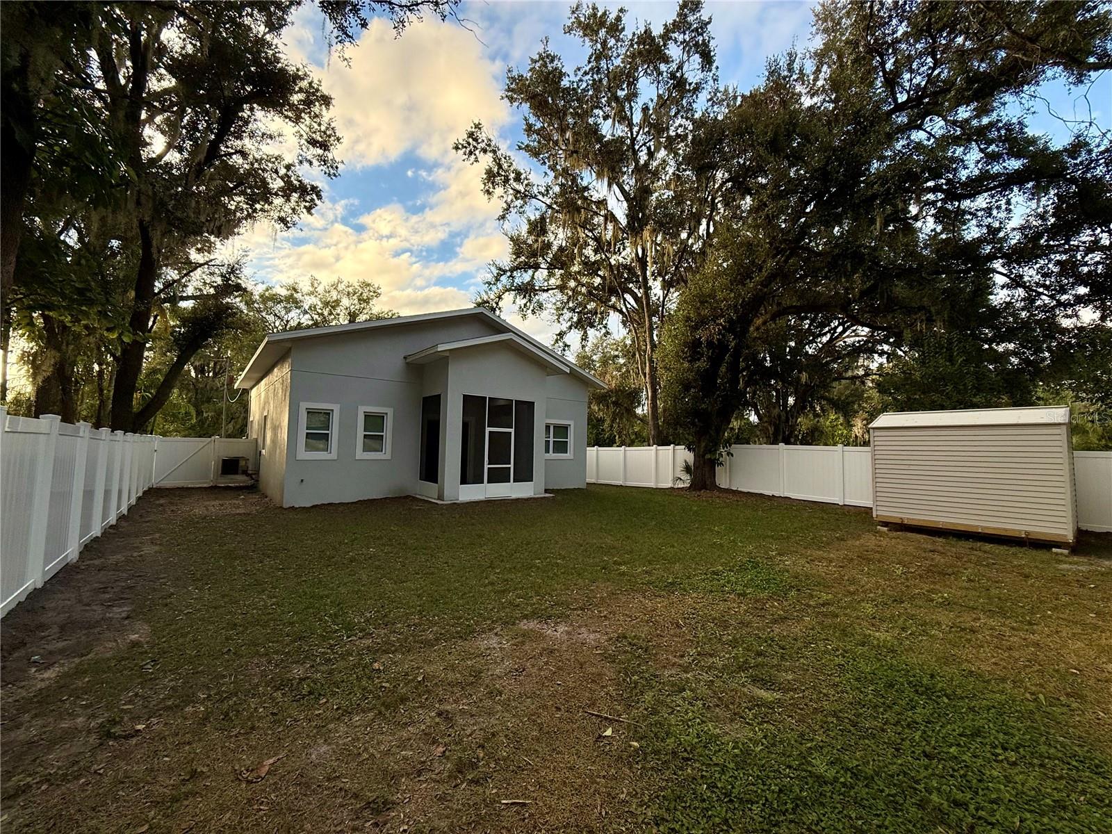 LINCOLN PARK - Residential Lease