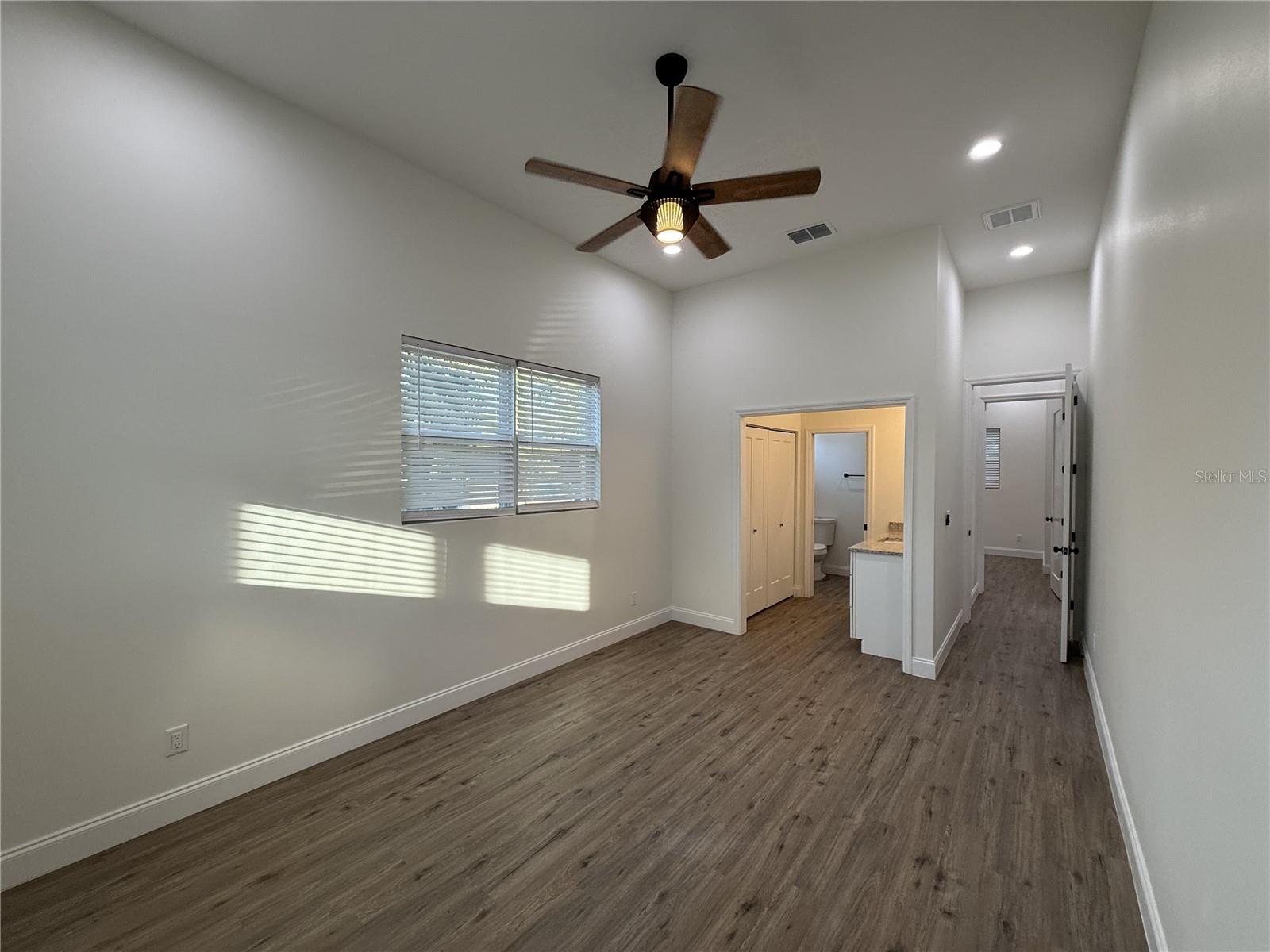 LINCOLN PARK - Residential Lease