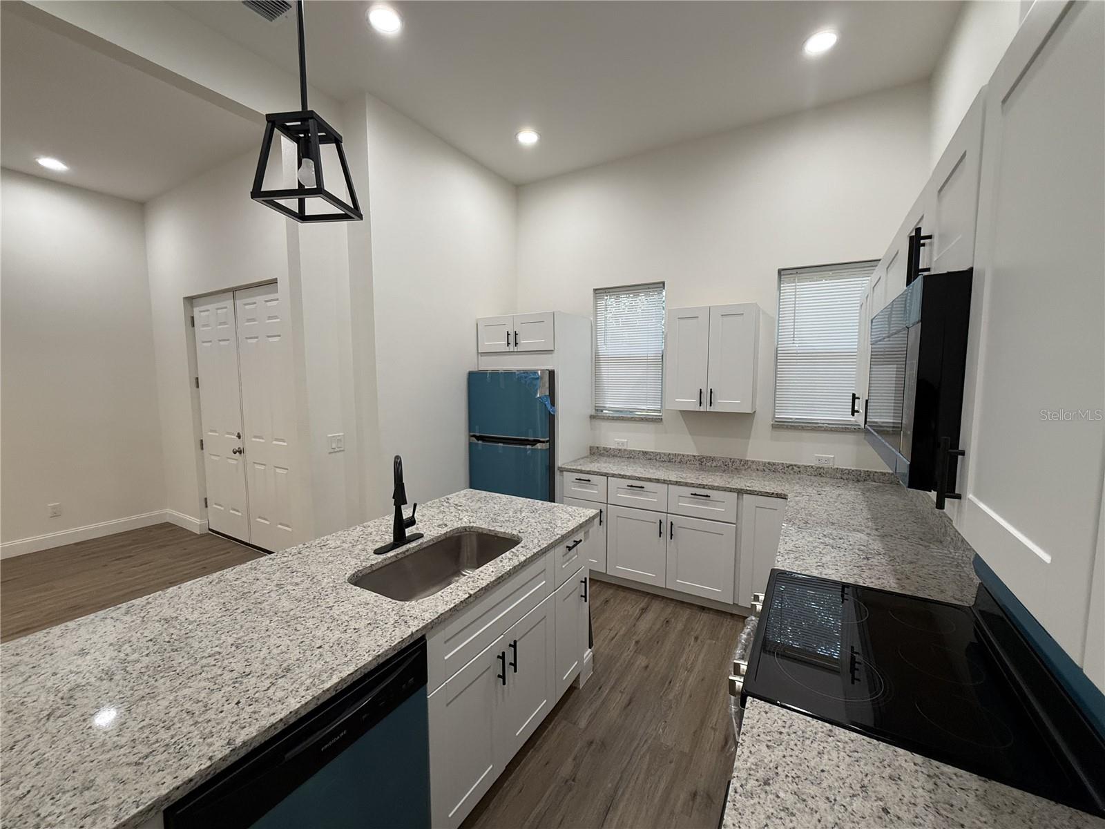 LINCOLN PARK - Residential Lease