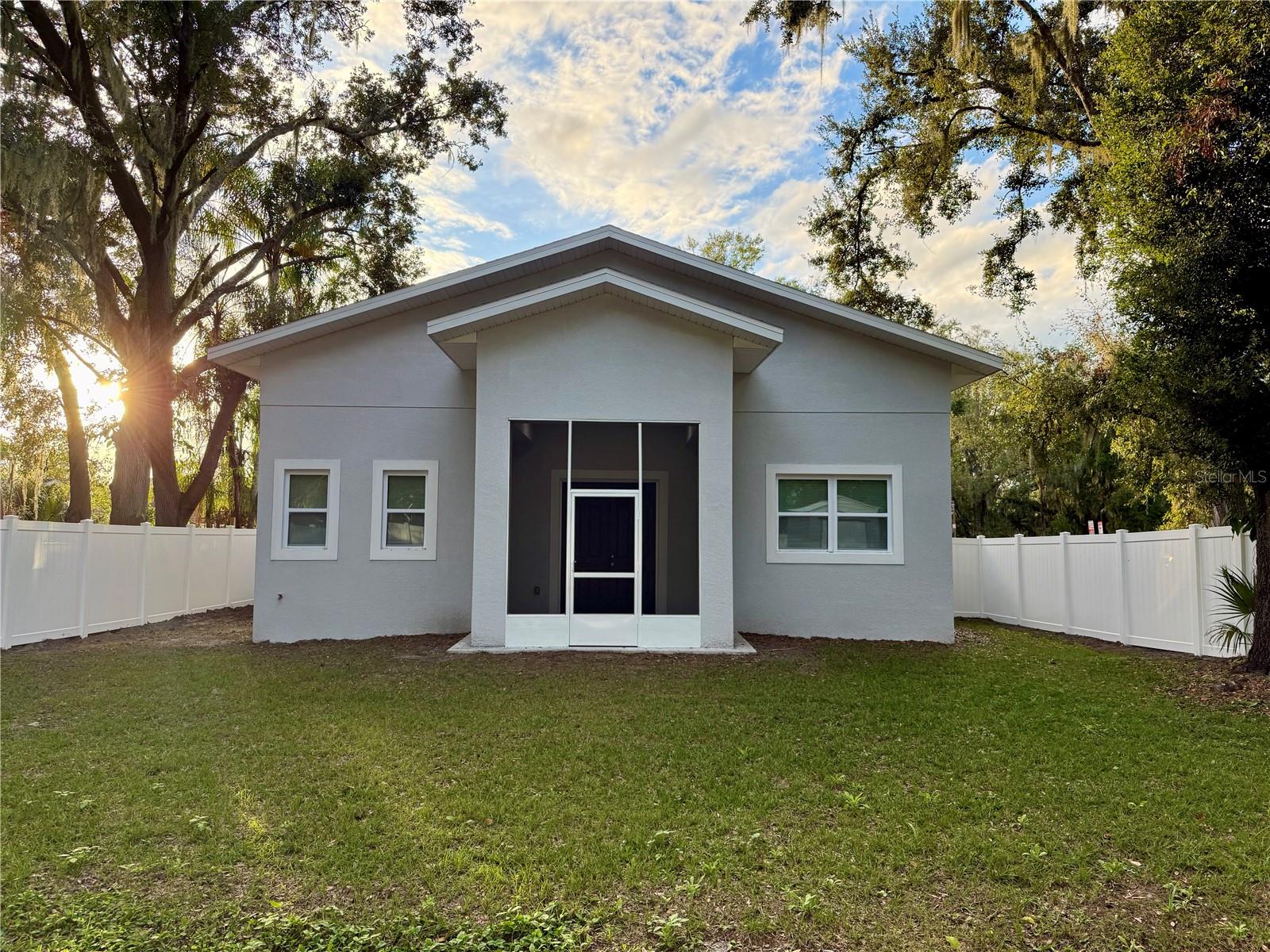 LINCOLN PARK - Residential Lease