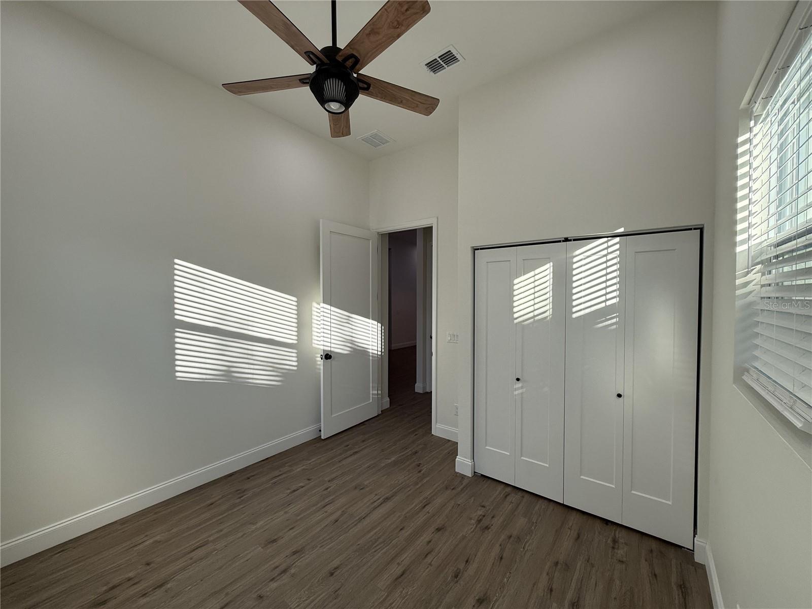 LINCOLN PARK - Residential Lease