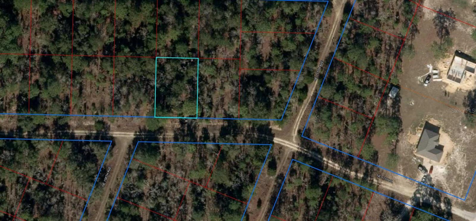 WOODED 1/4 ACRE BUILDING LOT! Williston Highlands Golf & Country Club Estates. Easy access and just off State Road 121. Build your dream home and join us for "pure country living"!