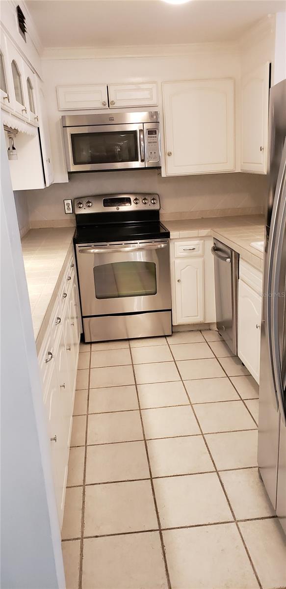 THE PINNACLE APTS A CONDO - Residential Lease