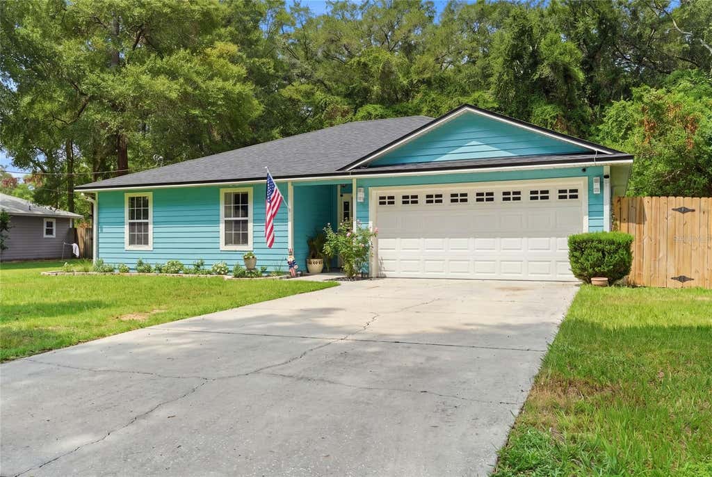 Photo of 17686 NW 239th Terrace, High Springs, FL 32643 (MLS # GC542403)