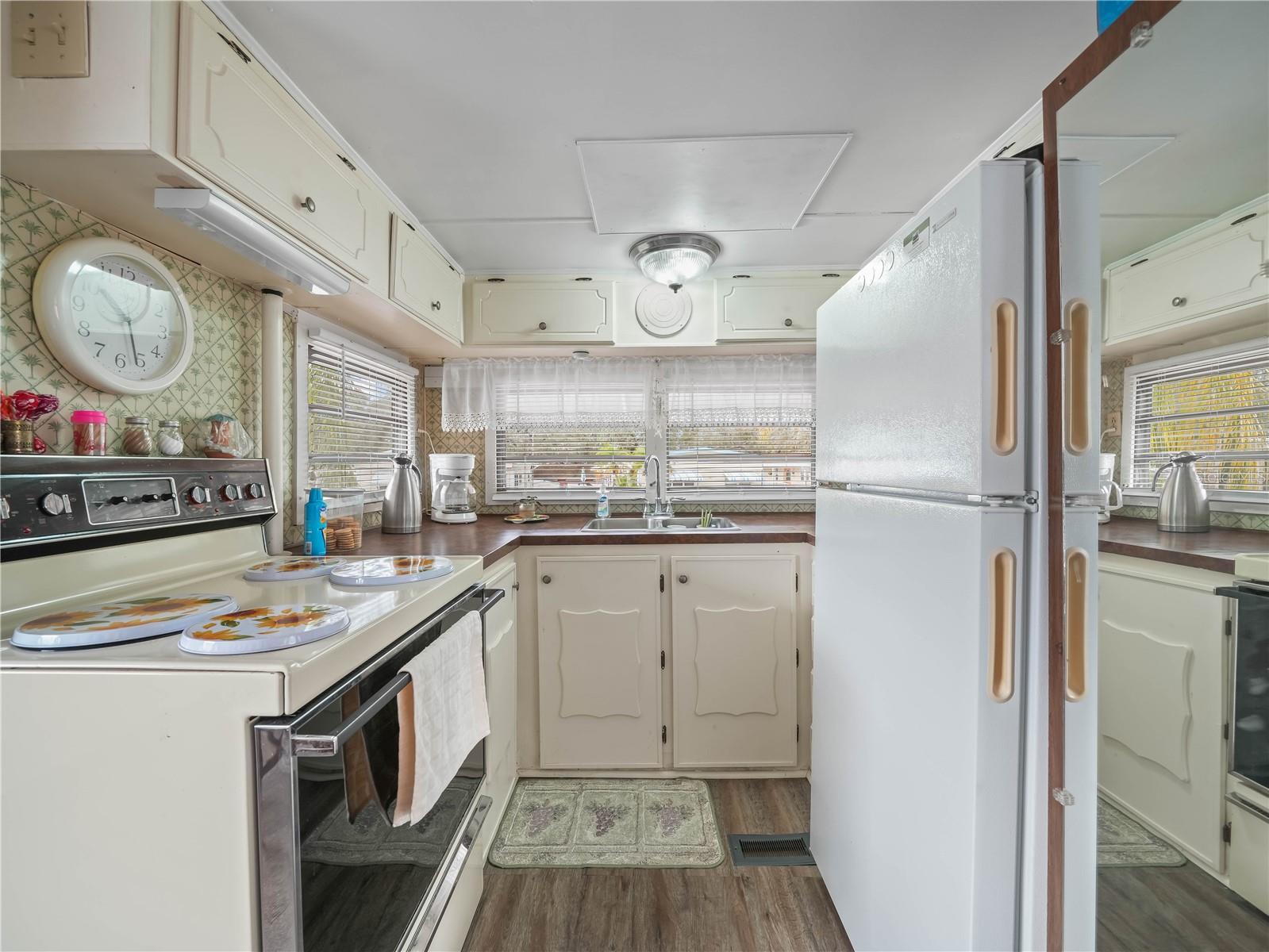 SADDLEBAG LAKE - Residential