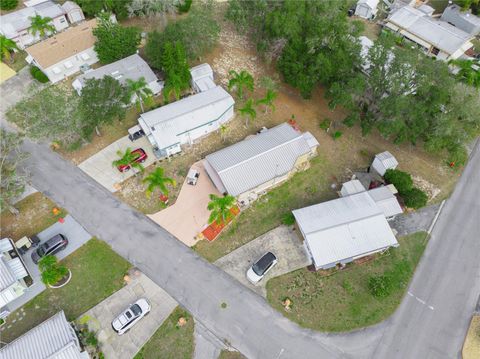 A home in LAKE WALES