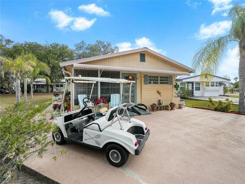 A home in LAKE WALES