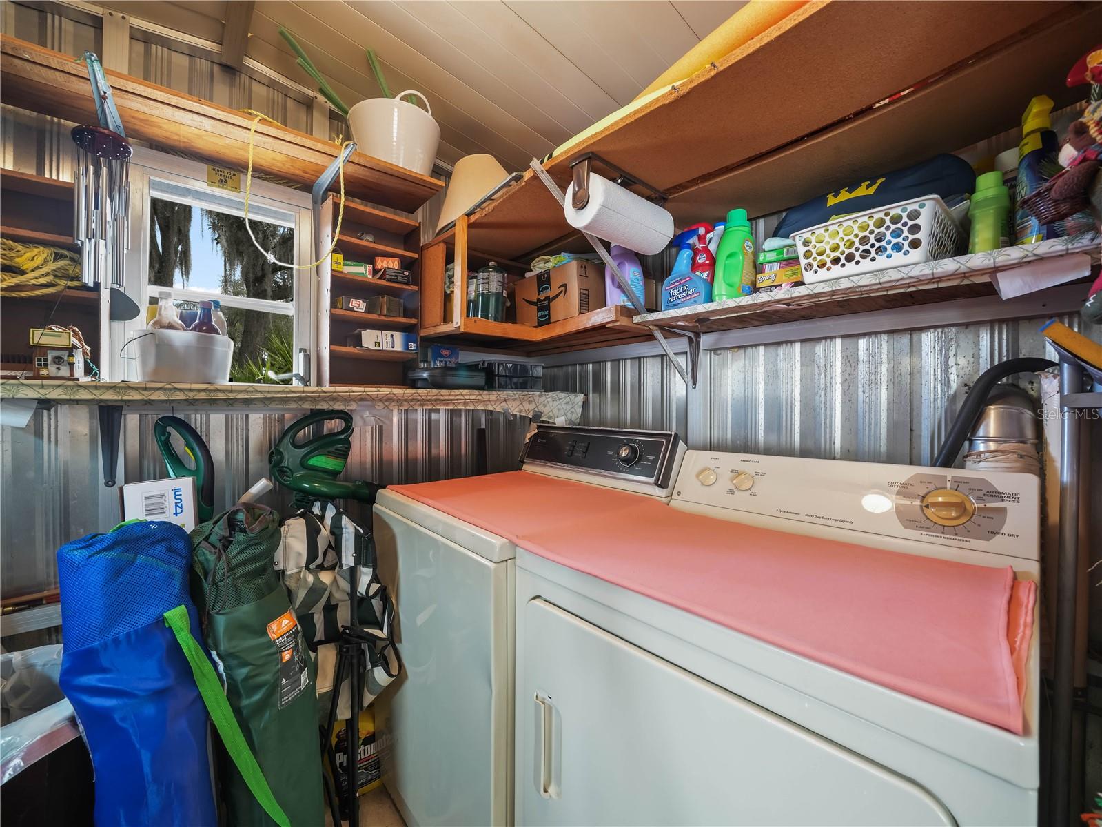 SADDLEBAG LAKE - Residential