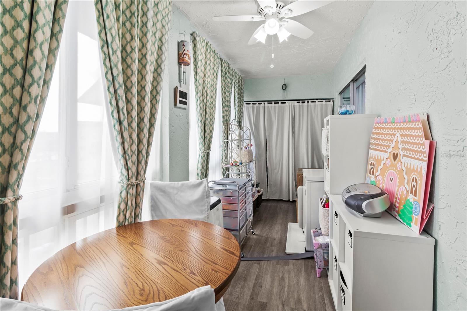 BAYSHORE ON THE LAKE APTS SEC 4 - Residential