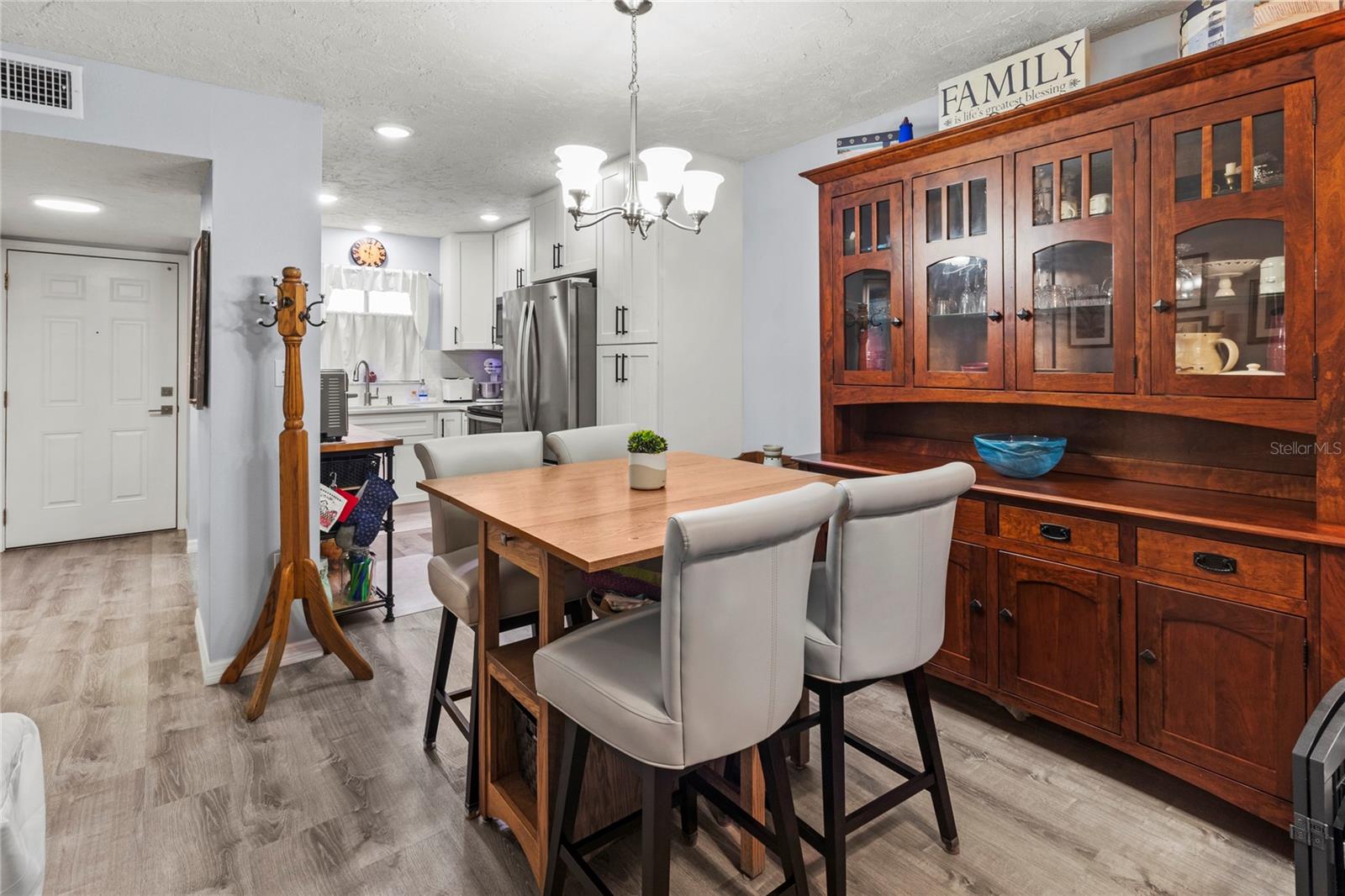 BAYSHORE ON THE LAKE APTS SEC 4 - Residential