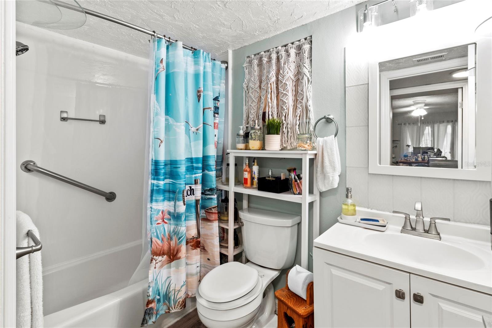 BAYSHORE ON THE LAKE APTS SEC 4 - Residential