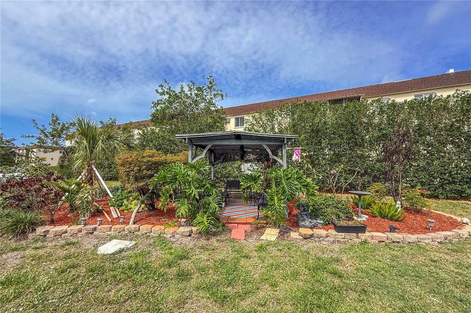 BAYSHORE ON THE LAKE APTS SEC 4 - Residential