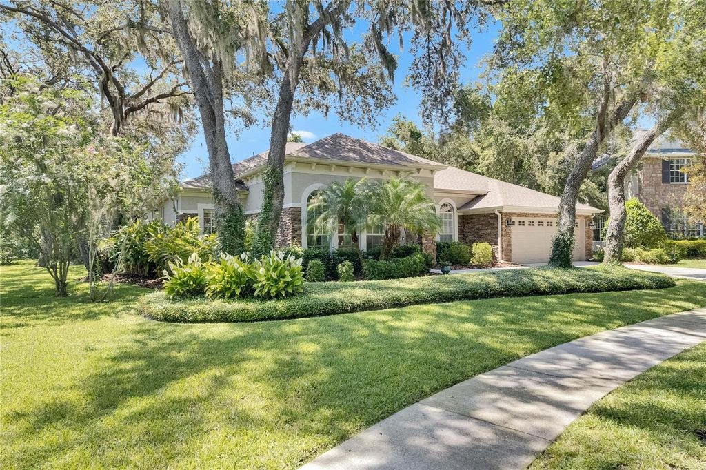 Photo of 5804 Terncrest Drive, Lithia, FL 33547 (MLS # TB8400013)