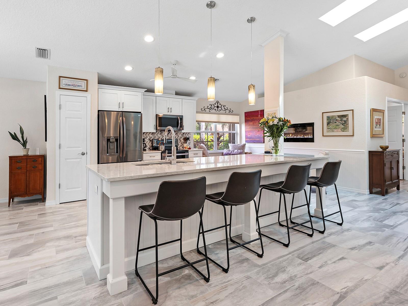 7326 ELEANOR CIRCLE, SARASOTA, FL, 34243 2 7326 ELEANOR CIRCLE