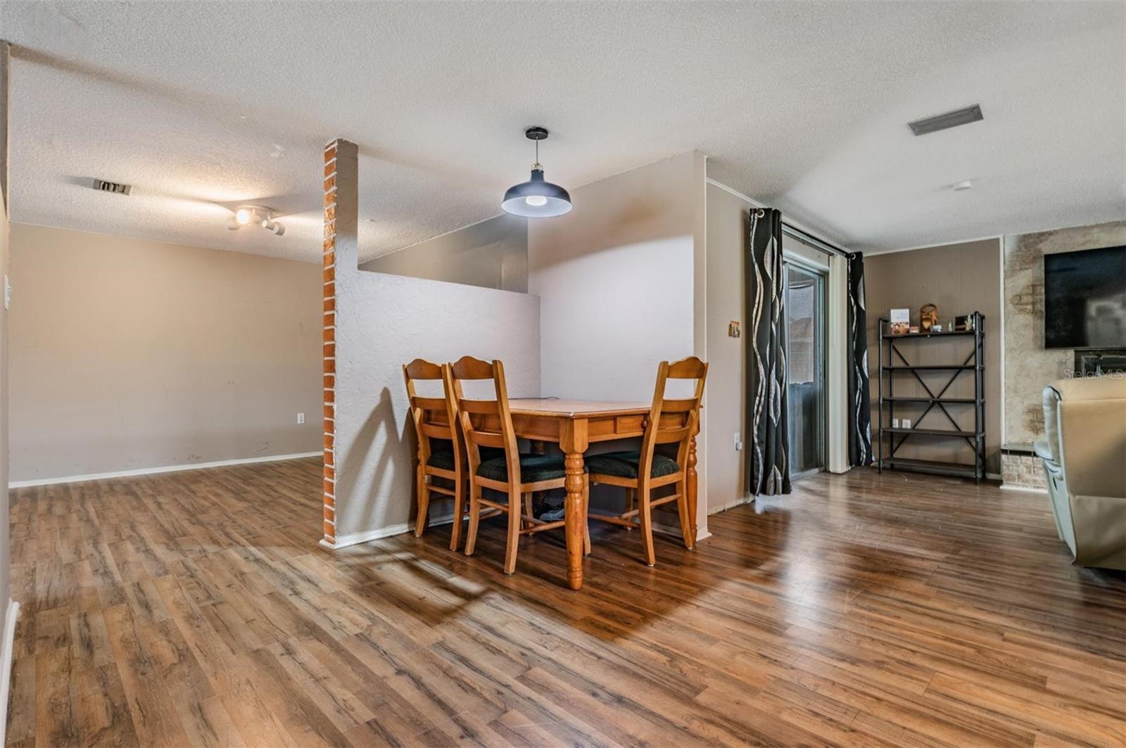 EMBASSY HILLS - Residential