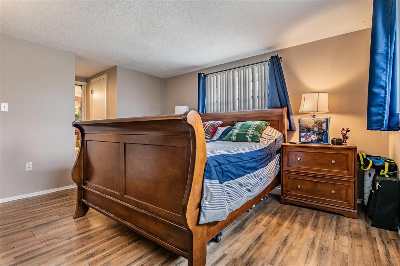 EMBASSY HILLS - Residential