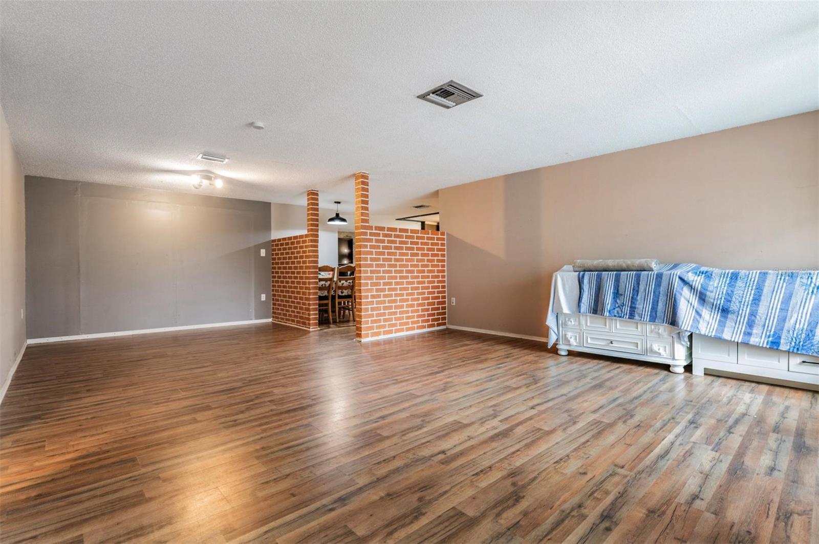 EMBASSY HILLS - Residential