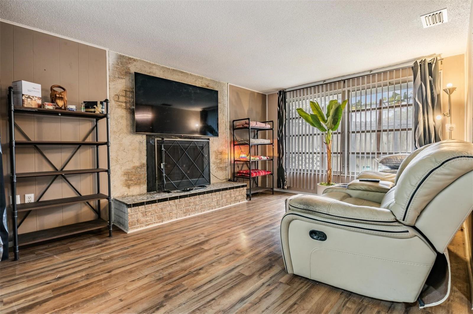 EMBASSY HILLS - Residential