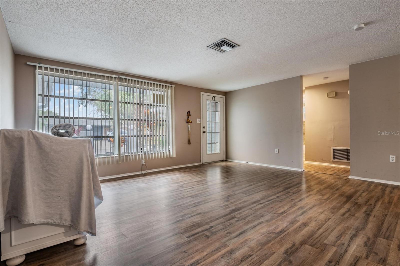 EMBASSY HILLS - Residential