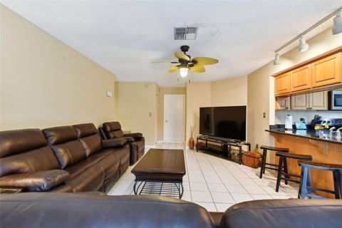 Single Family Residence in SEMINOLE FL 10439 TONY CIRCLE 29.jpg