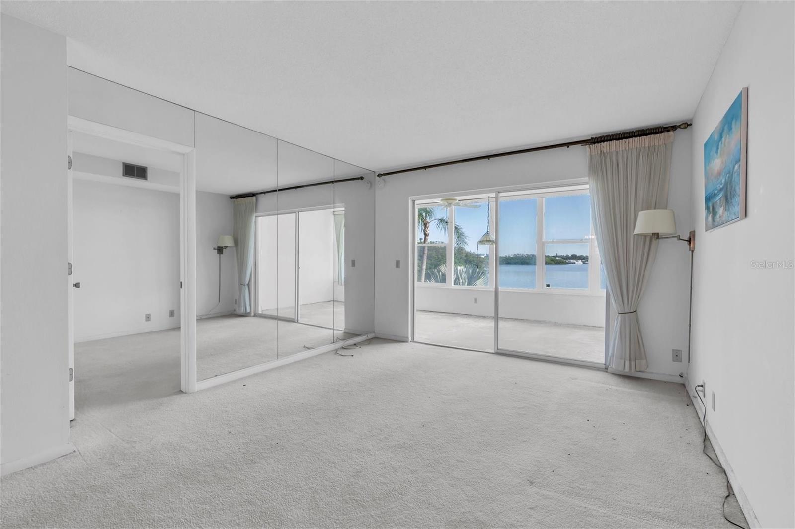 SHORE CREST BLDG - Residential