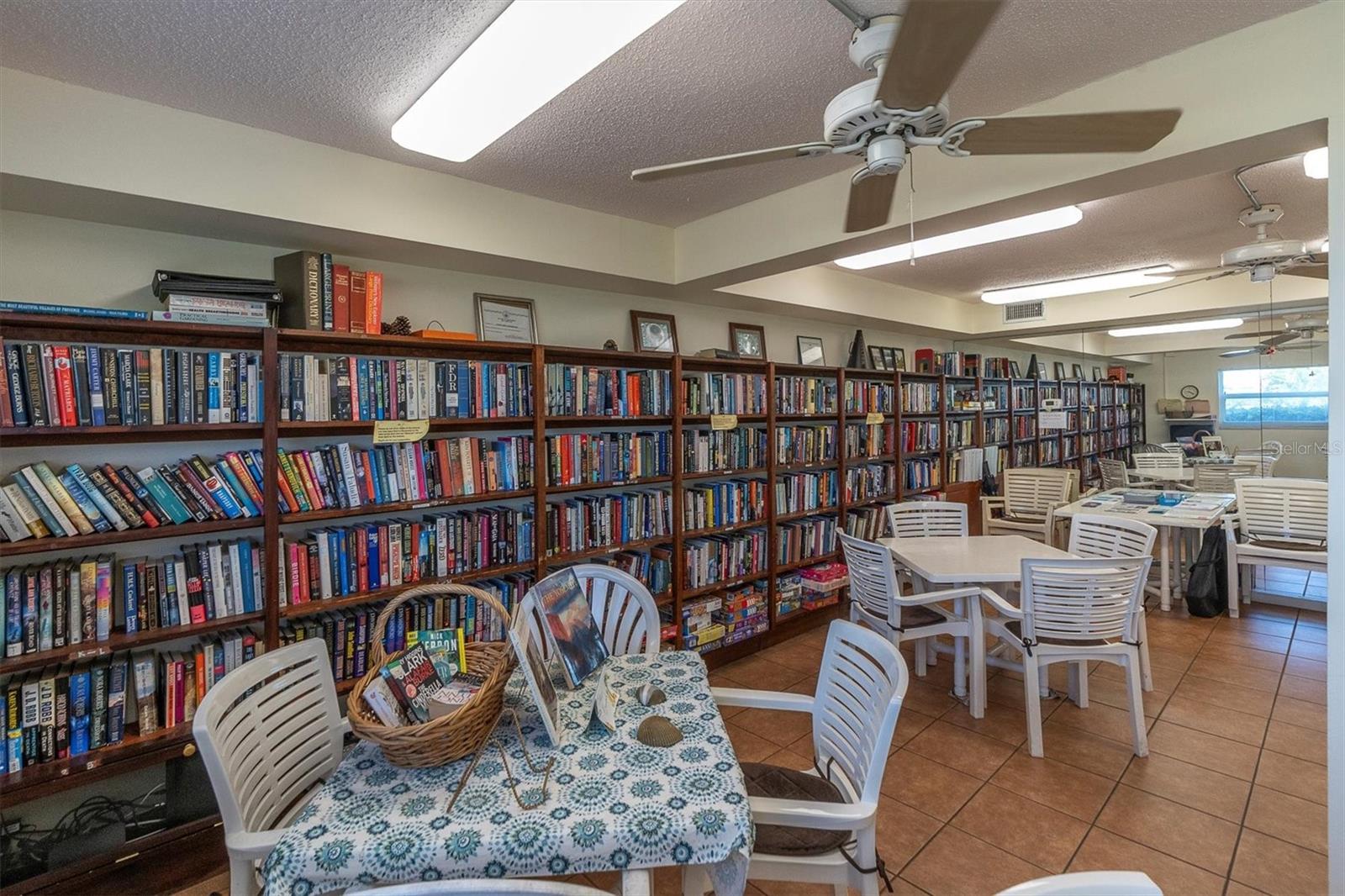 SHORE CREST BLDG - Residential