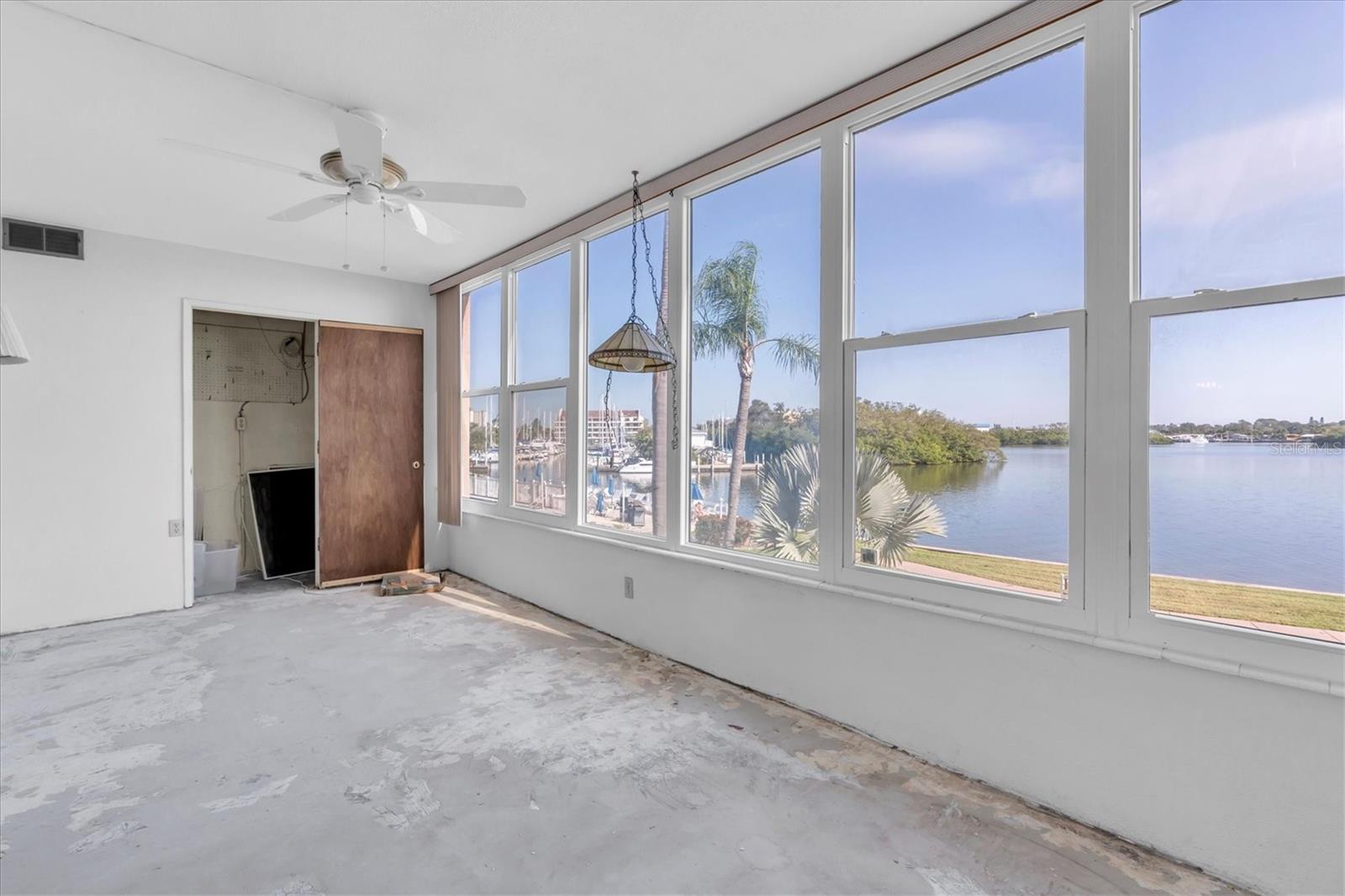 SHORE CREST BLDG - Residential