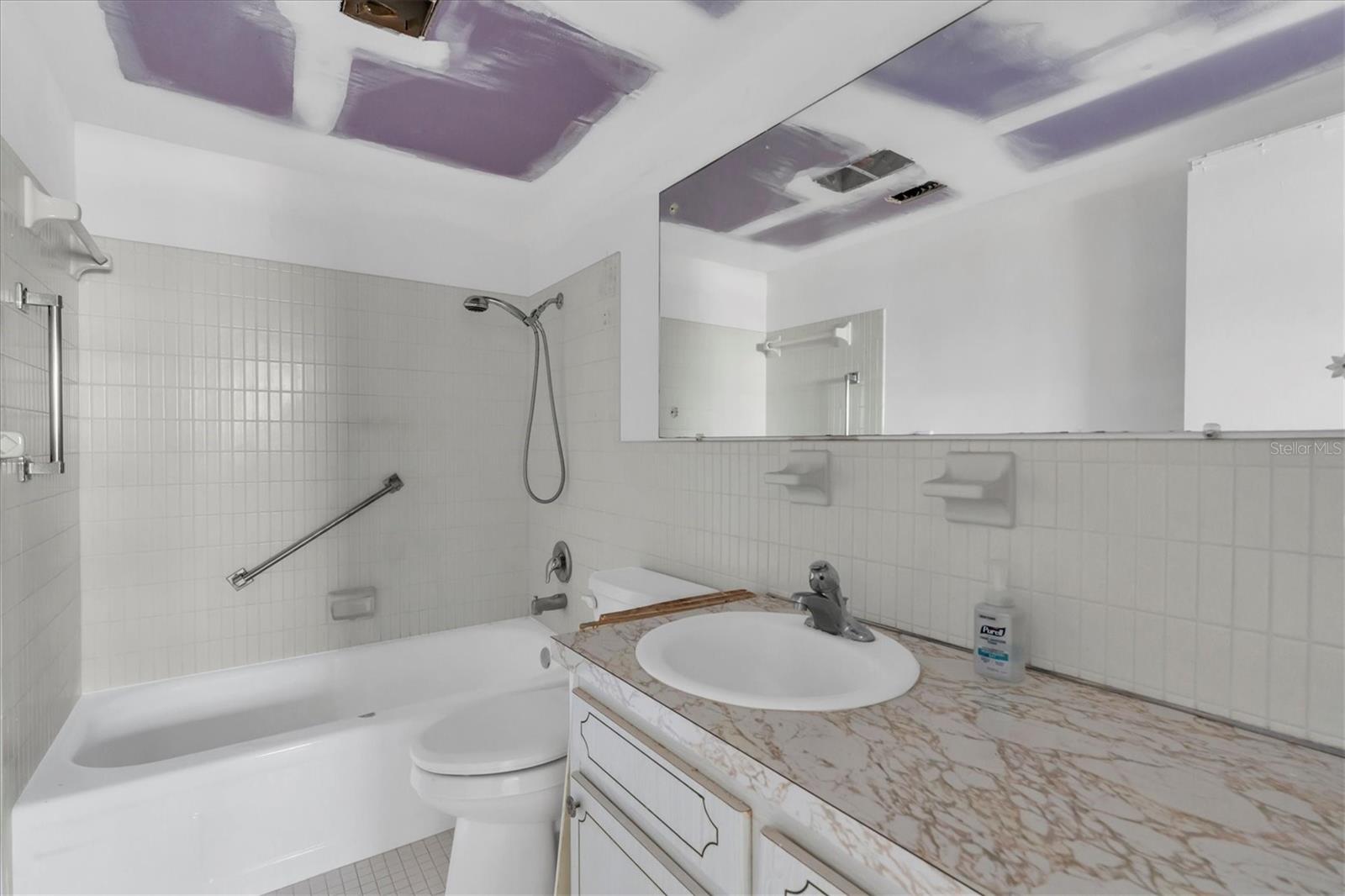 SHORE CREST BLDG - Residential