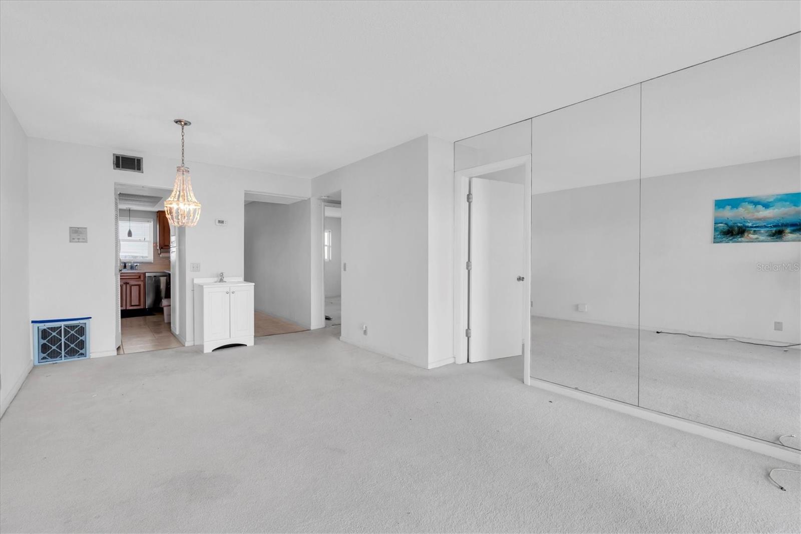 SHORE CREST BLDG - Residential