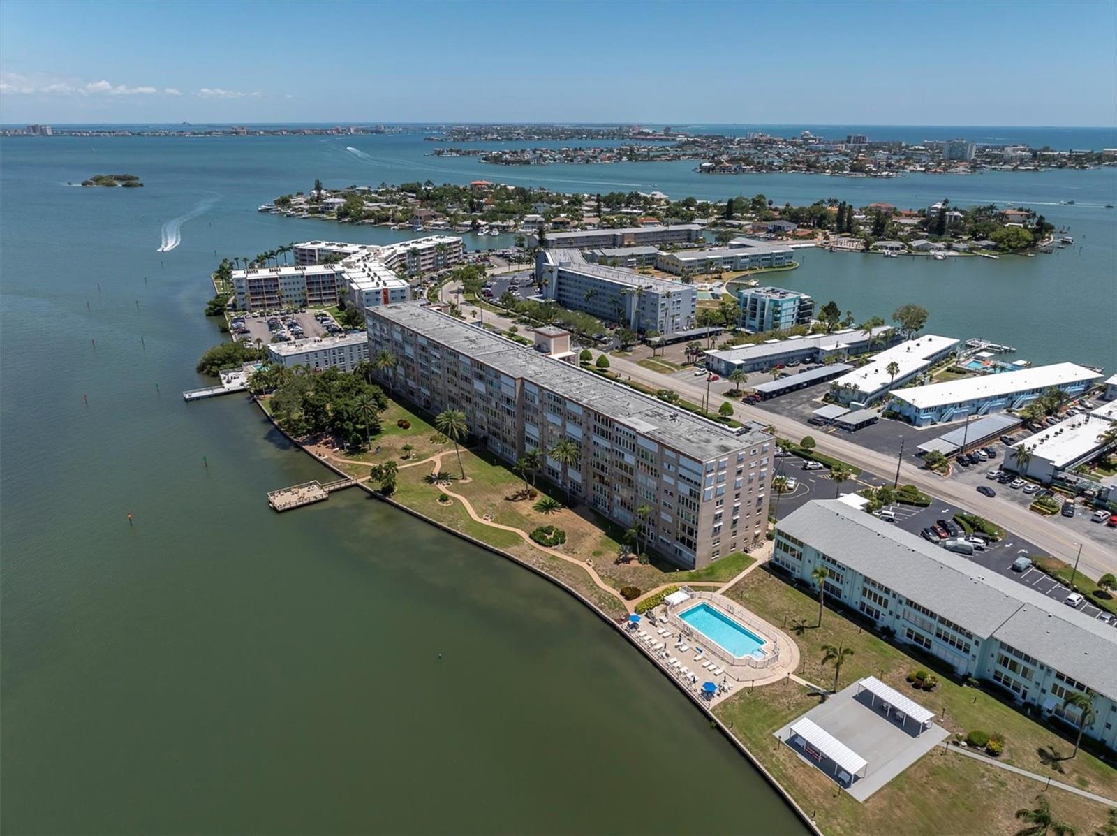 SHORE CREST BLDG - Residential