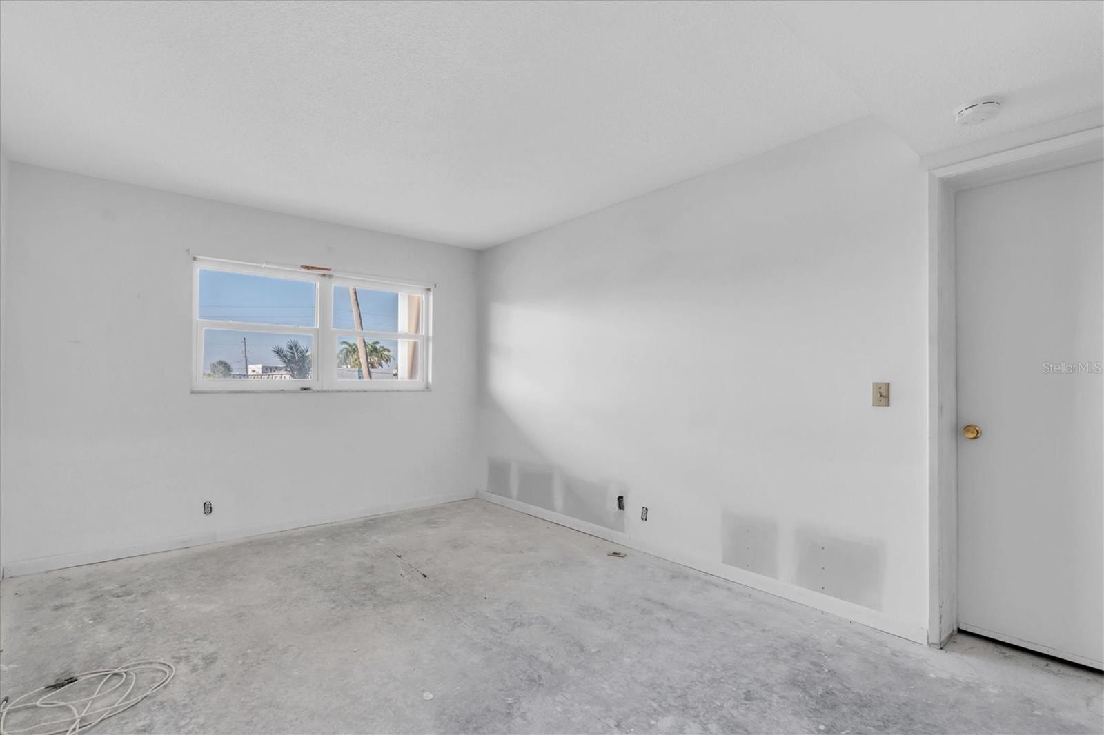 SHORE CREST BLDG - Residential