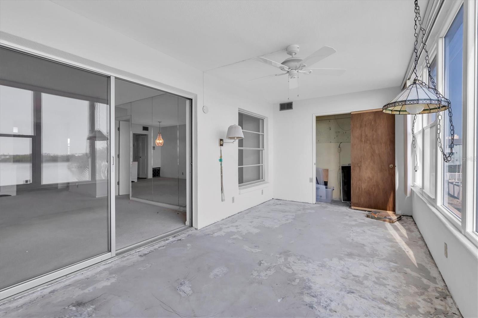 SHORE CREST BLDG - Residential