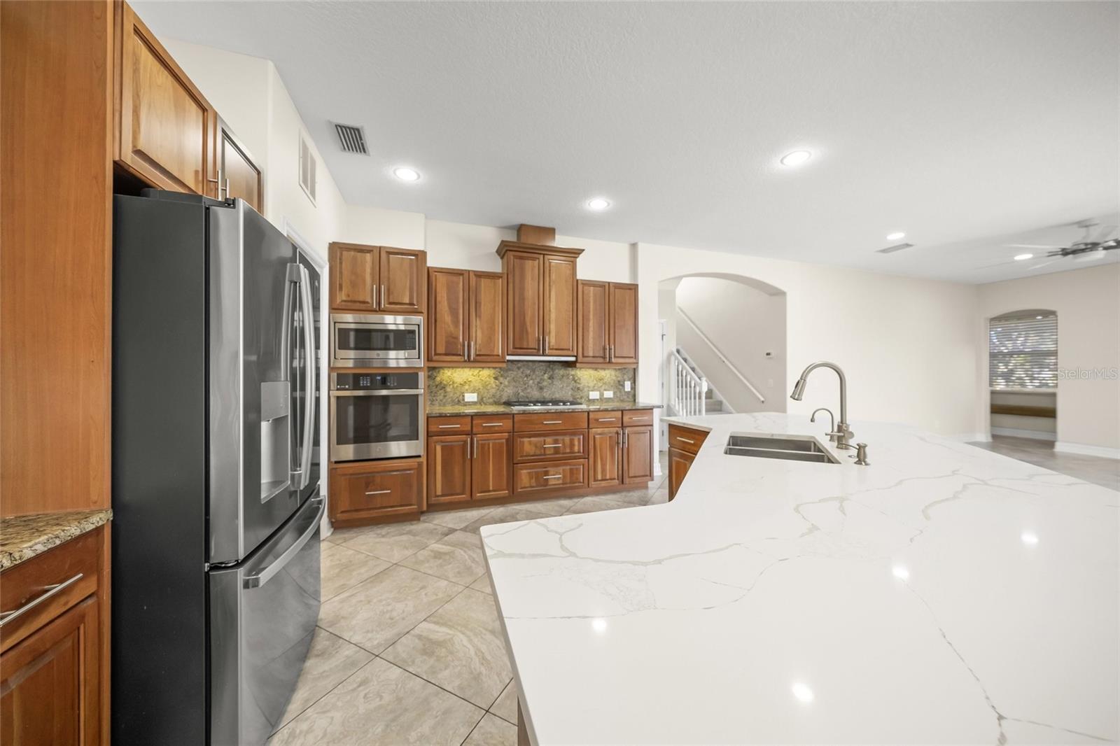 BARTON FARMS, LAUREL LAKES - Residential