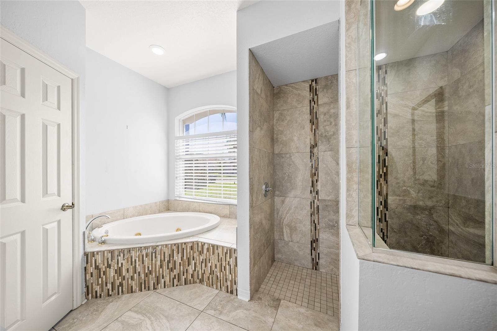 BARTON FARMS, LAUREL LAKES - Residential