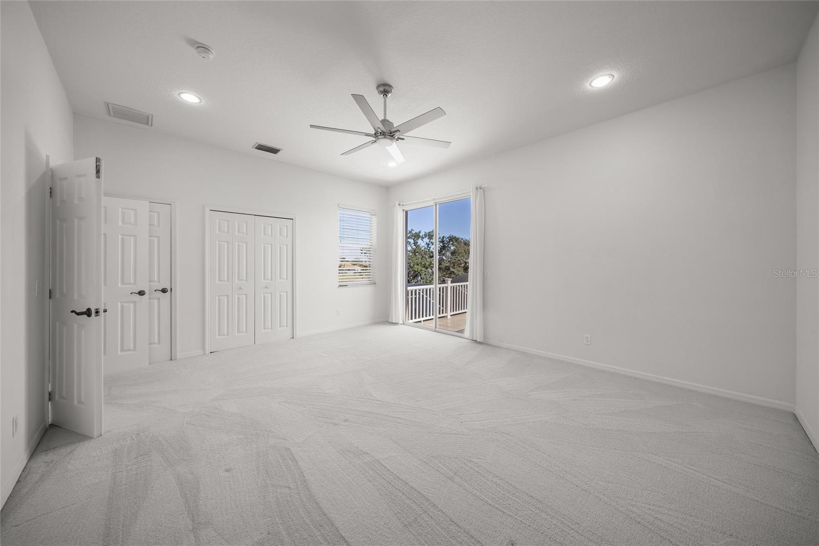 BARTON FARMS, LAUREL LAKES - Residential