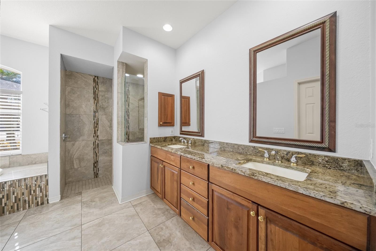 BARTON FARMS, LAUREL LAKES - Residential