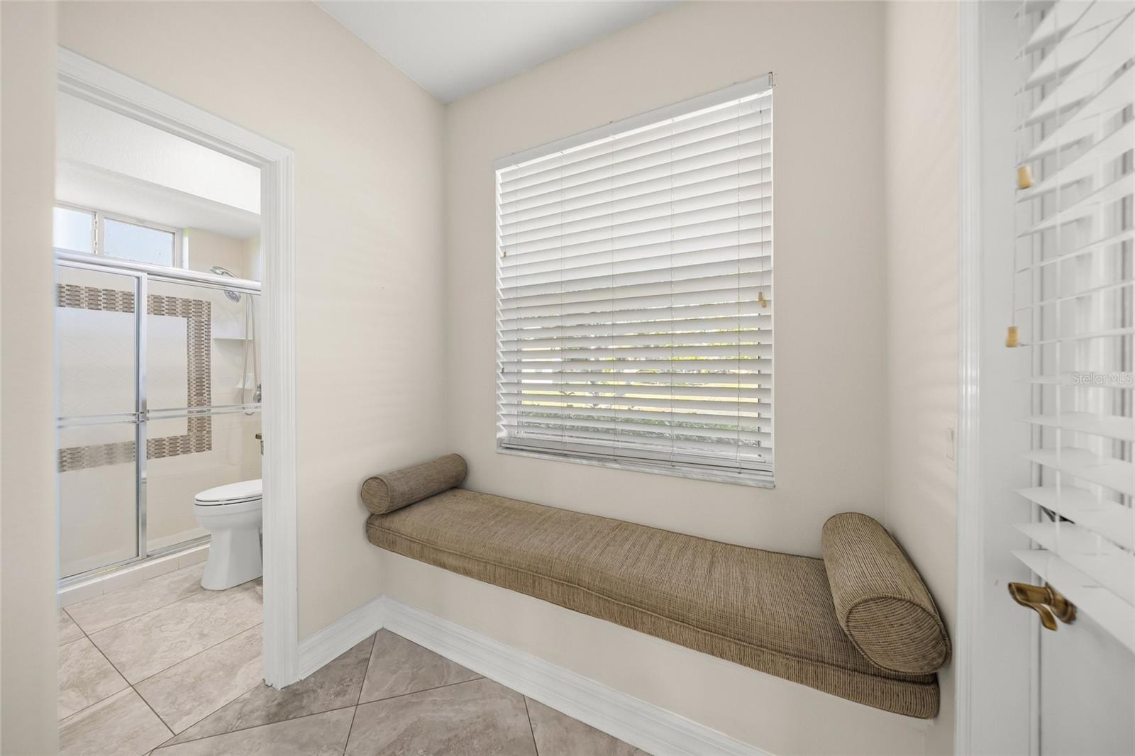 BARTON FARMS, LAUREL LAKES - Residential